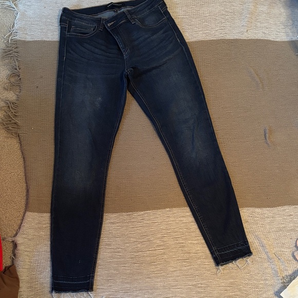 Prosperity Denim - Women's Skinny Jeans in Dark Blue